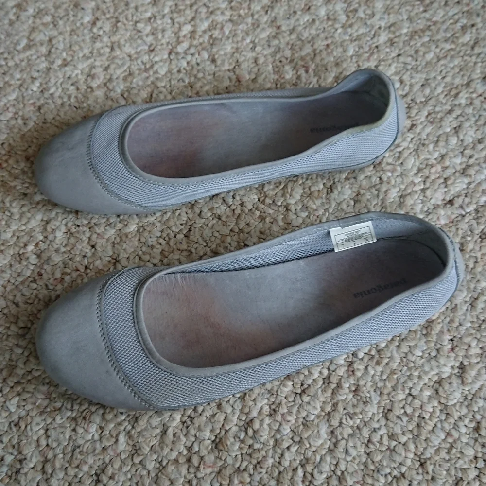 Patagonia Maha gray Breathe Black Nubuck Leather Ballet Flats size 7
